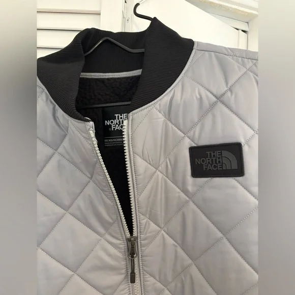 The North Face Men's Light Gray Quilted Puffer Cuchillo Jacket
